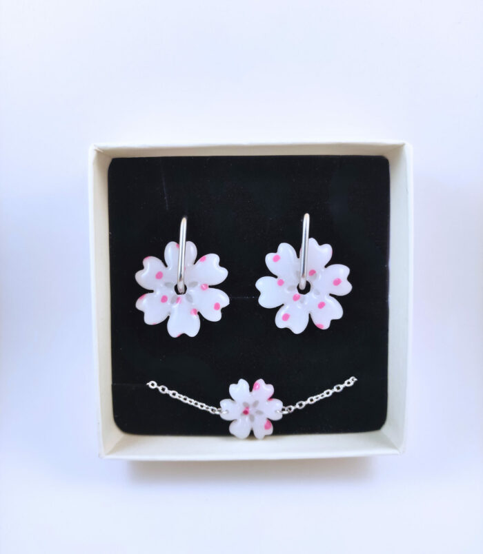 d53c775a-877d-4b76-bda5-1f367593ad1b d53c775a-877d-4b76-bda5-1f367593ad1b